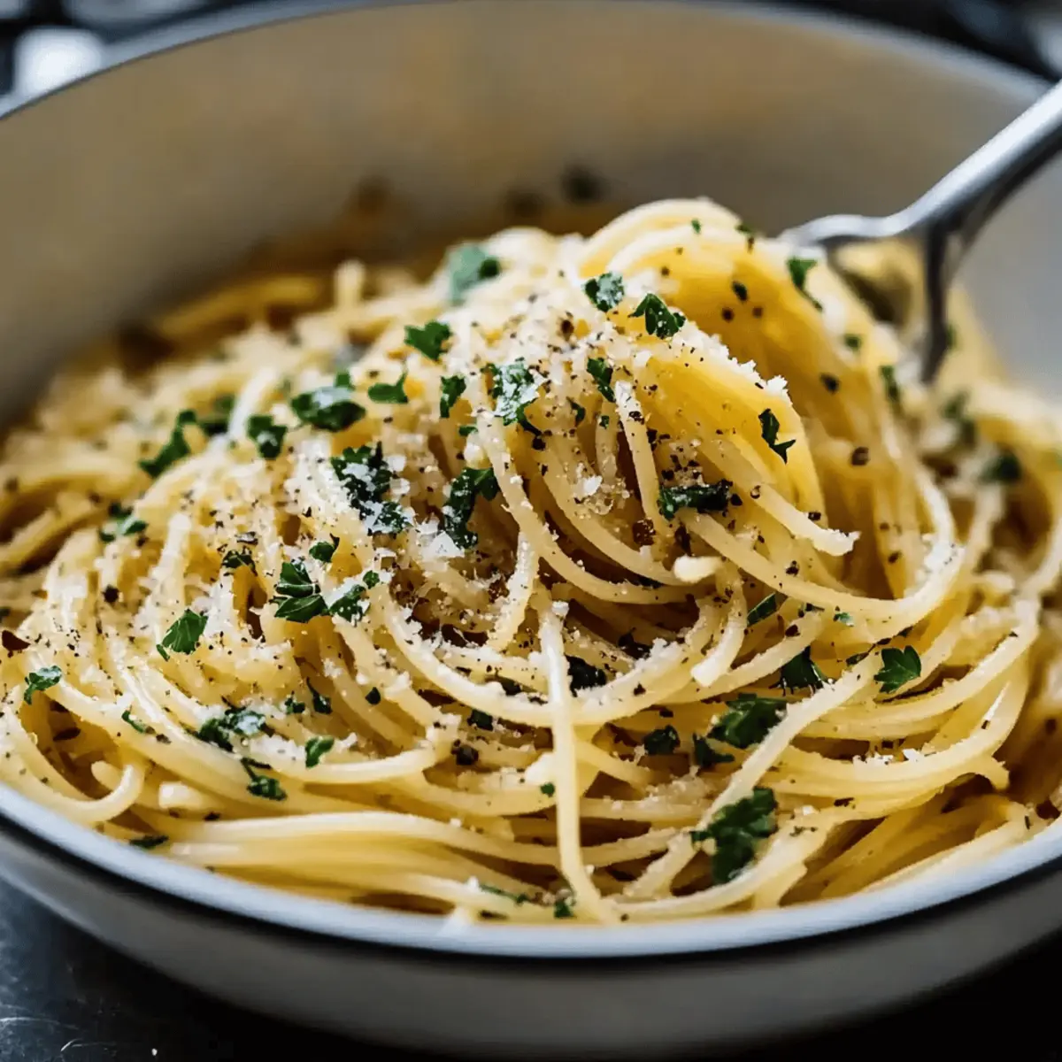 Pasta with Garlic Olive Oil Sauce lsy8zl